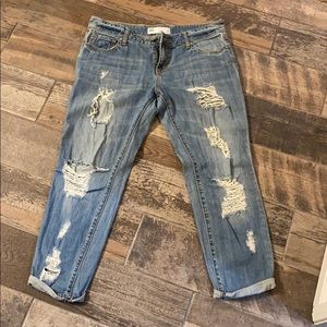 Baggy distressed jeans